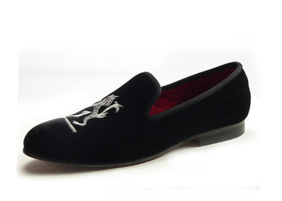 Singa bordir Pria Velvet Loafers buatan tangan Pria Hitam Velvet Slippers Untuk Pernikahan
