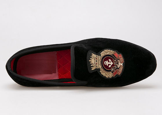 Logo bersulam Loafers beludru Gaya Royal Kemewahan Sepatu Beludru Untuk Pria