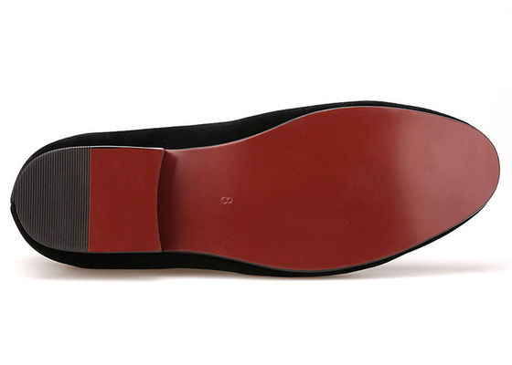 Sepatu Pria Pria Velvet Loafers Bordir OEM Flat Casual Shoes Untuk Partai