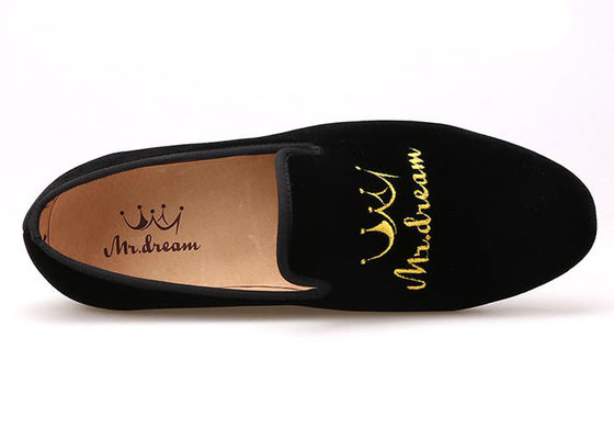 Sepatu Pria Pria Velvet Loafers Bordir OEM Flat Casual Shoes Untuk Partai
