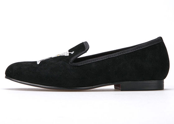 Bordir Pria Velvet Loafers Pria Hitam Smoking Slippers Dengan Desain Kaca Anggur