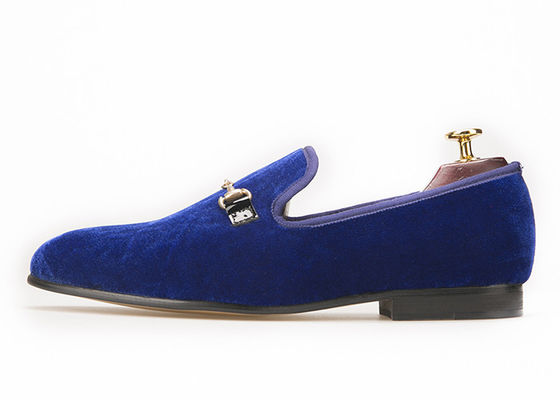 Motif Biru Pria Velvet Dress Sepatu sandal, Burgundy Loafers Pria Buckle Dress Sepatu