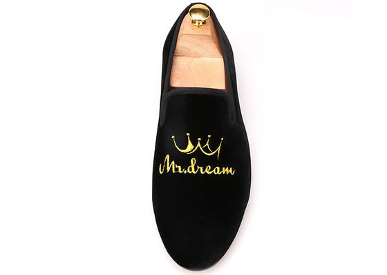 Sepatu Pria Pria Velvet Loafers Bordir OEM Flat Casual Shoes Untuk Partai