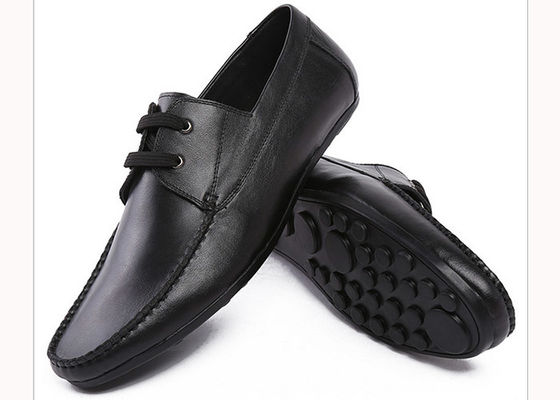 Kulit sapi putih sepatu bisnis kasual, desain asli modern pria Slip On Loafers