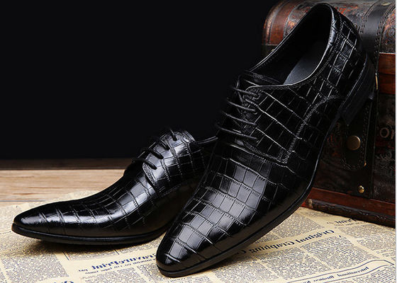 Desain Embossing Pria Paten Kulit Pakaian Sepatu Hitam renda Up Pakaian Sepatu