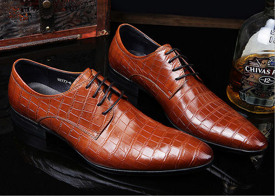 Desain Embossing Pria Paten Kulit Pakaian Sepatu Hitam renda Up Pakaian Sepatu