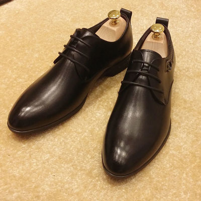 Sepatu pria kulit asli Italia untuk pernikahan, sepatu formal hitam dengan renda