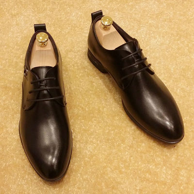 Sepatu pria kulit asli Italia untuk pernikahan, sepatu formal hitam dengan renda