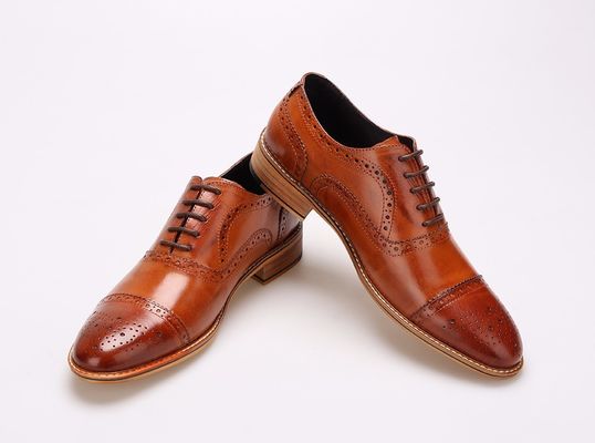 Gaya Inggris buatan tangan Sepatu Pakaian Pria Kulit Asli Oxford Brogues Sepatu Formal