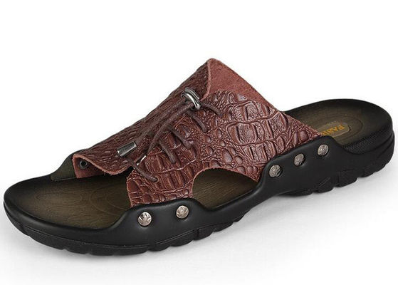 Sandal musim panas kulit pria pantai, sepatu kulit split khusus