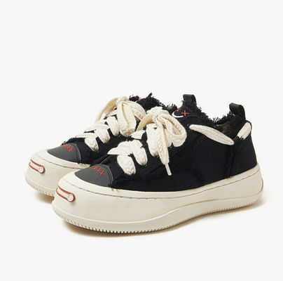 Putih / Hitam Pelatih Bernafas Wanita Canvas Sneakers Round Toe