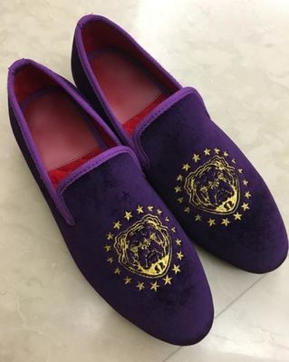 Purple Men Velvet Slip On Loafers, Men Velvet Slipers bordir untuk pesta