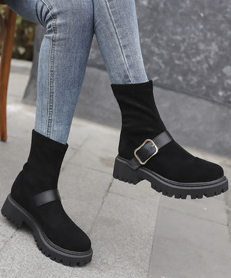 Dibuat di Italia Sepatu kulit wanita dengan kulit asli bagian atas dan tinggi tumit rendah