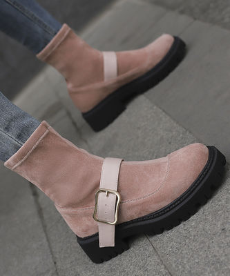 Dibuat di Italia Sepatu kulit wanita dengan kulit asli bagian atas dan tinggi tumit rendah