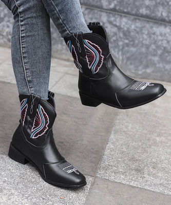 Western Cowgirl Tren fashion terbaru dengan sepatu bot kulit wanita dan modis