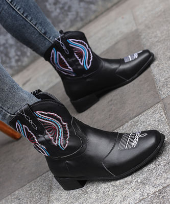 Western Cowgirl Tren fashion terbaru dengan sepatu bot kulit wanita dan modis