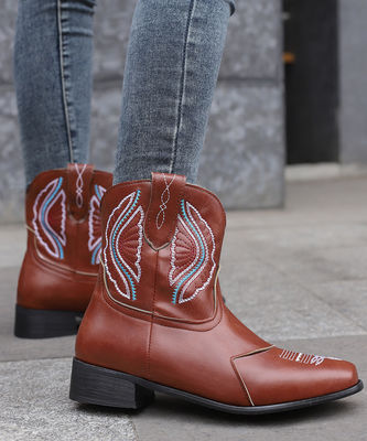 Western Cowgirl Tren fashion terbaru dengan sepatu bot kulit wanita dan modis