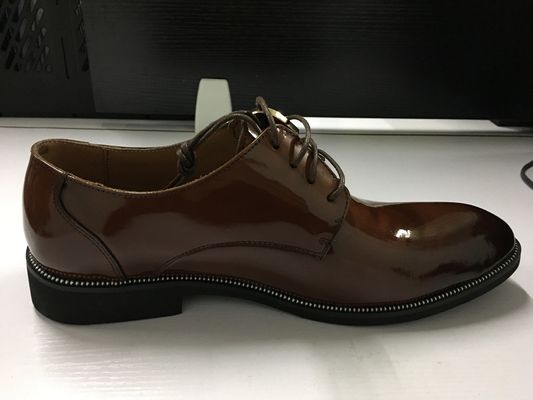 Ukiran Bisnis Pria Casual Brogue Sepatu Goodyear Handmade Pria Dress Sepatu