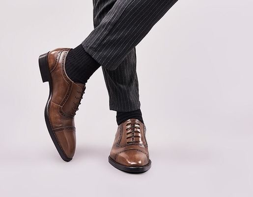 Men Lace Up Men Pointed Toe Dress Shoes Autumn Men Brown Brogue Shoes Untuk Pernikahan
