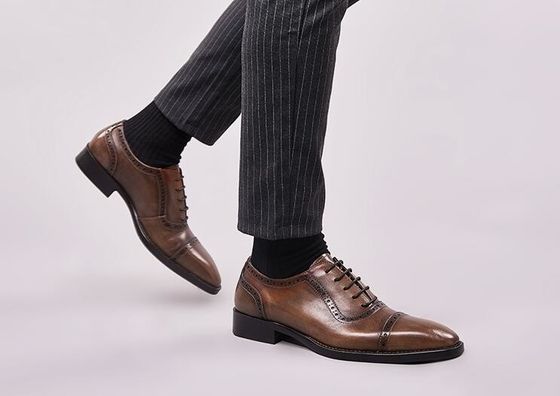 Men Lace Up Men Pointed Toe Dress Shoes Autumn Men Brown Brogue Shoes Untuk Pernikahan