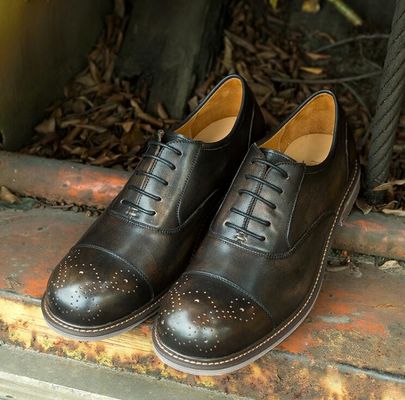 Black Round Toe Pria Casual Shoes Bernafas Bisnis Casual Sport Shoes