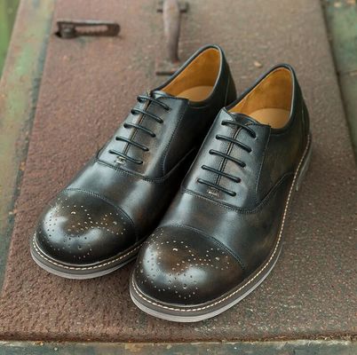 Black Round Toe Pria Casual Shoes Bernafas Bisnis Casual Sport Shoes