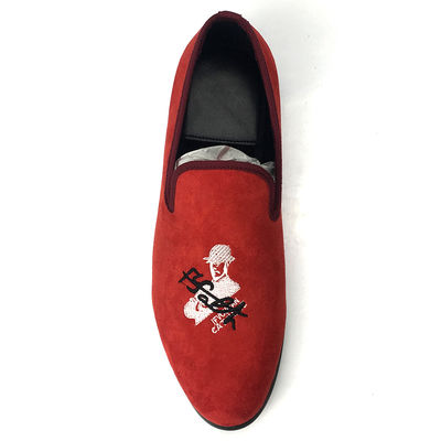 Pria merah Velvet Loafers Gaya tengkorak Custom Pria Flat Casual Sepatu Sampel Tersedia