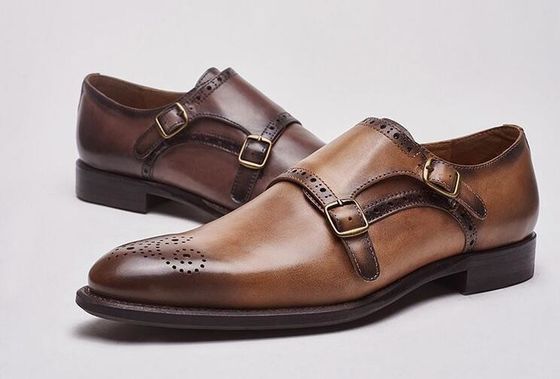 Sepatu kulit asli dari Italia, sepatu bertali, sepatu kulit untuk pria di Brogue Detail