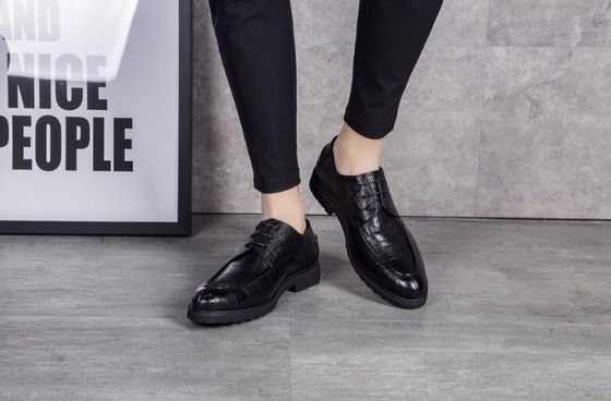 Black Slip on Round Toe Men Formal Dress Sepatu Musim Semi / Musim Gugur Nyaman