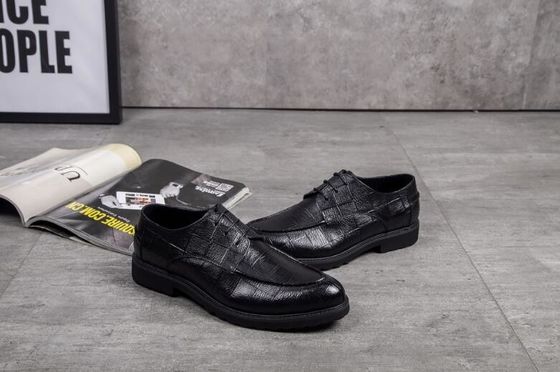 Black Slip on Round Toe Men Formal Dress Sepatu Musim Semi / Musim Gugur Nyaman