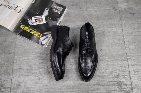 Black Slip on Round Toe Men Formal Dress Sepatu Musim Semi / Musim Gugur Nyaman