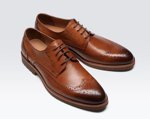 Gaya Klasik Derby Hitam Pakai Sepatu, Pria Retro Pakai Sepatu Oxford