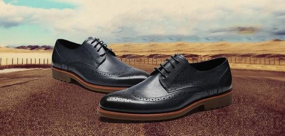 Gaya Klasik Derby Hitam Pakai Sepatu, Pria Retro Pakai Sepatu Oxford