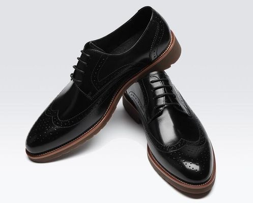 Gaya Klasik Derby Hitam Pakai Sepatu, Pria Retro Pakai Sepatu Oxford