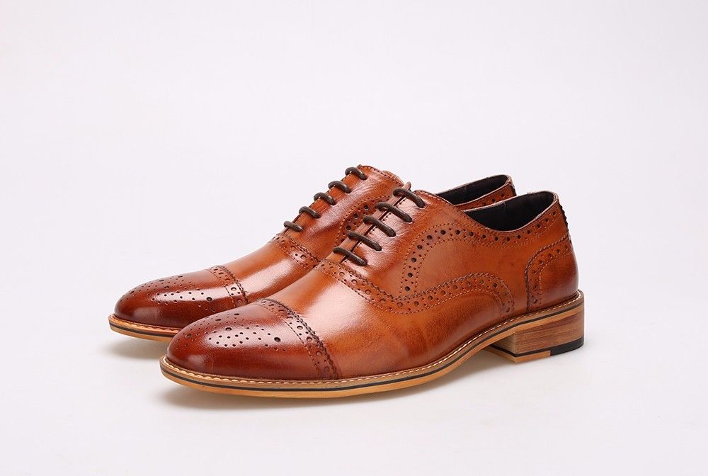 Gaya Inggris buatan tangan Sepatu Pakaian Pria Kulit Asli Oxford Brogues Sepatu Formal