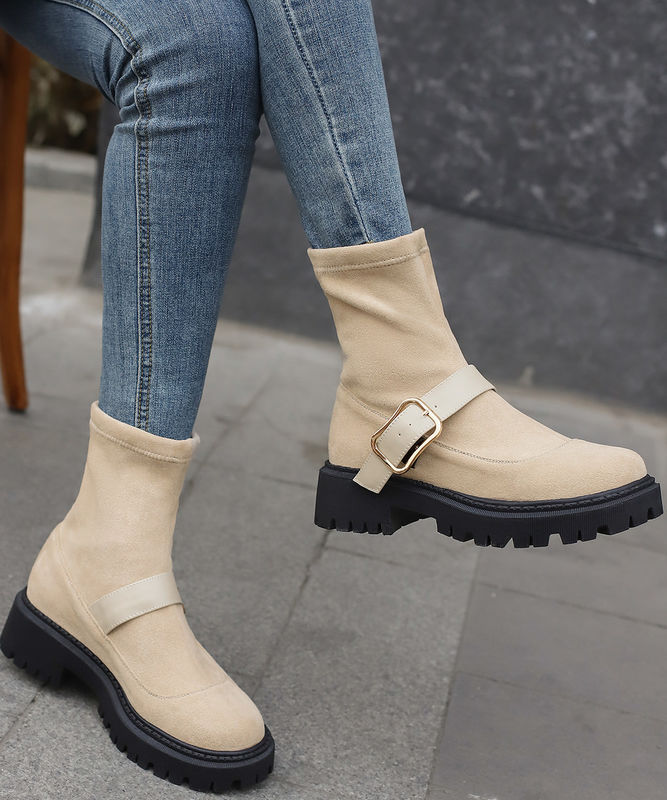 Dibuat di Italia Sepatu kulit wanita dengan kulit asli bagian atas dan tinggi tumit rendah